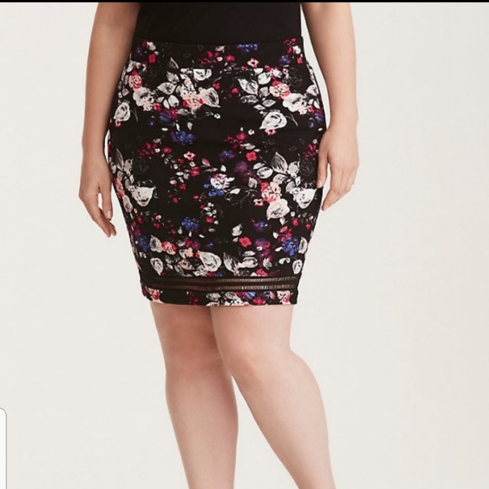 Torrid Textured Floral Print Mini Skirt Size 1